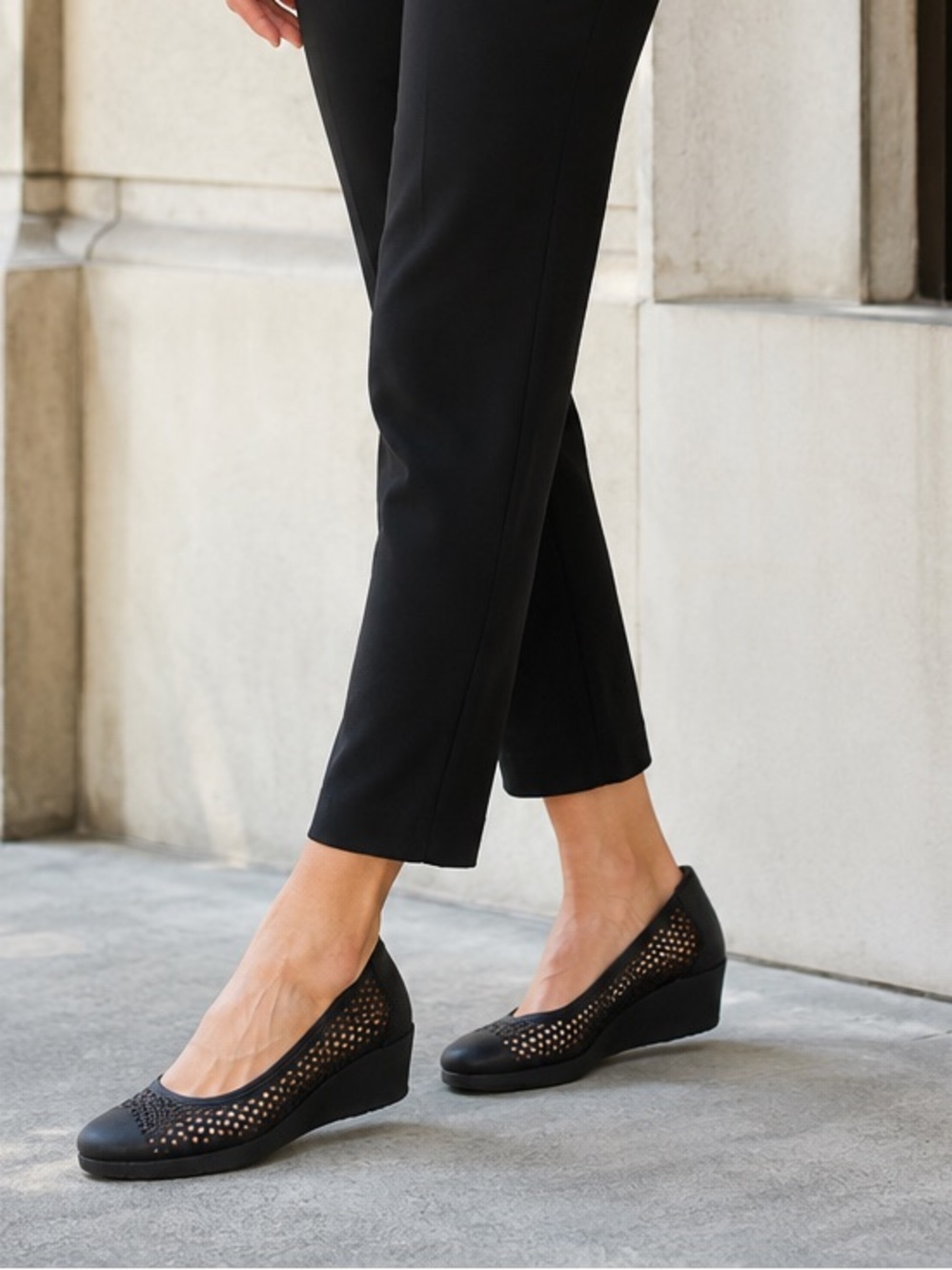 Naturalizer Black Perforated Wedge Flats Comfort Shoes Size 9 NWOT